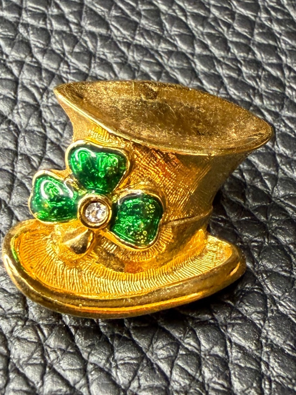 Vintage Avon Gold Tone Leprechaun Hat Pin w/Green Enameled Shamrock & Crystal 1" - Picture 5 of 9